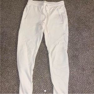 alo yoga joggers